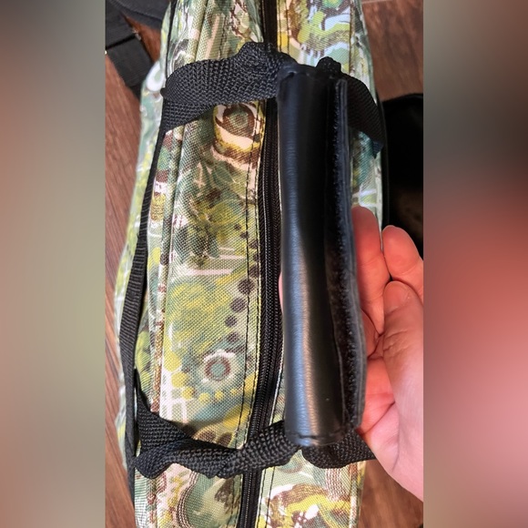 Volcano duffle, gym, overnight, or travel bag. In like new condition! Green. - Picture 9 of 16